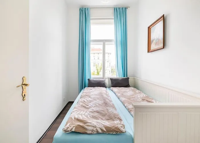 Charming Spacious דירה *